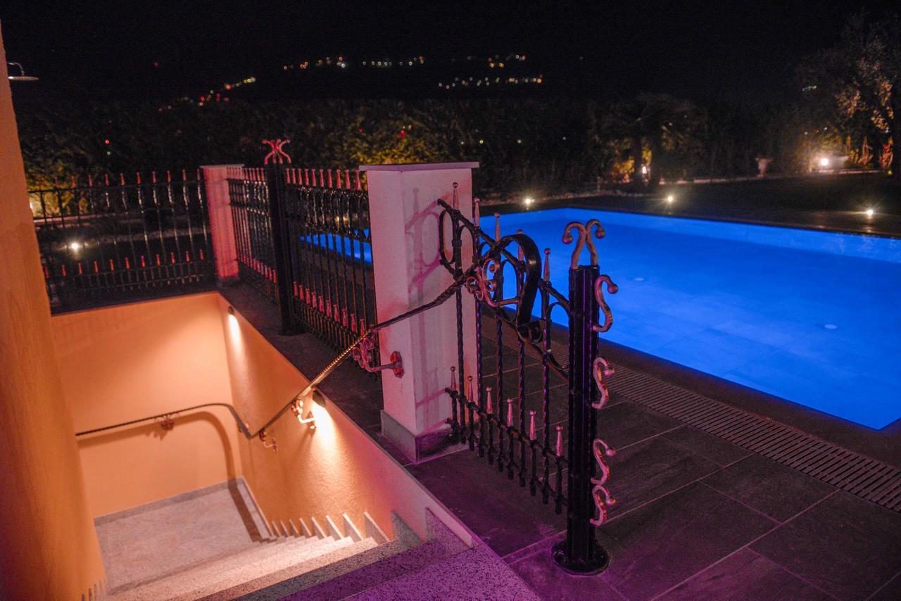 Luxury House & Villa *